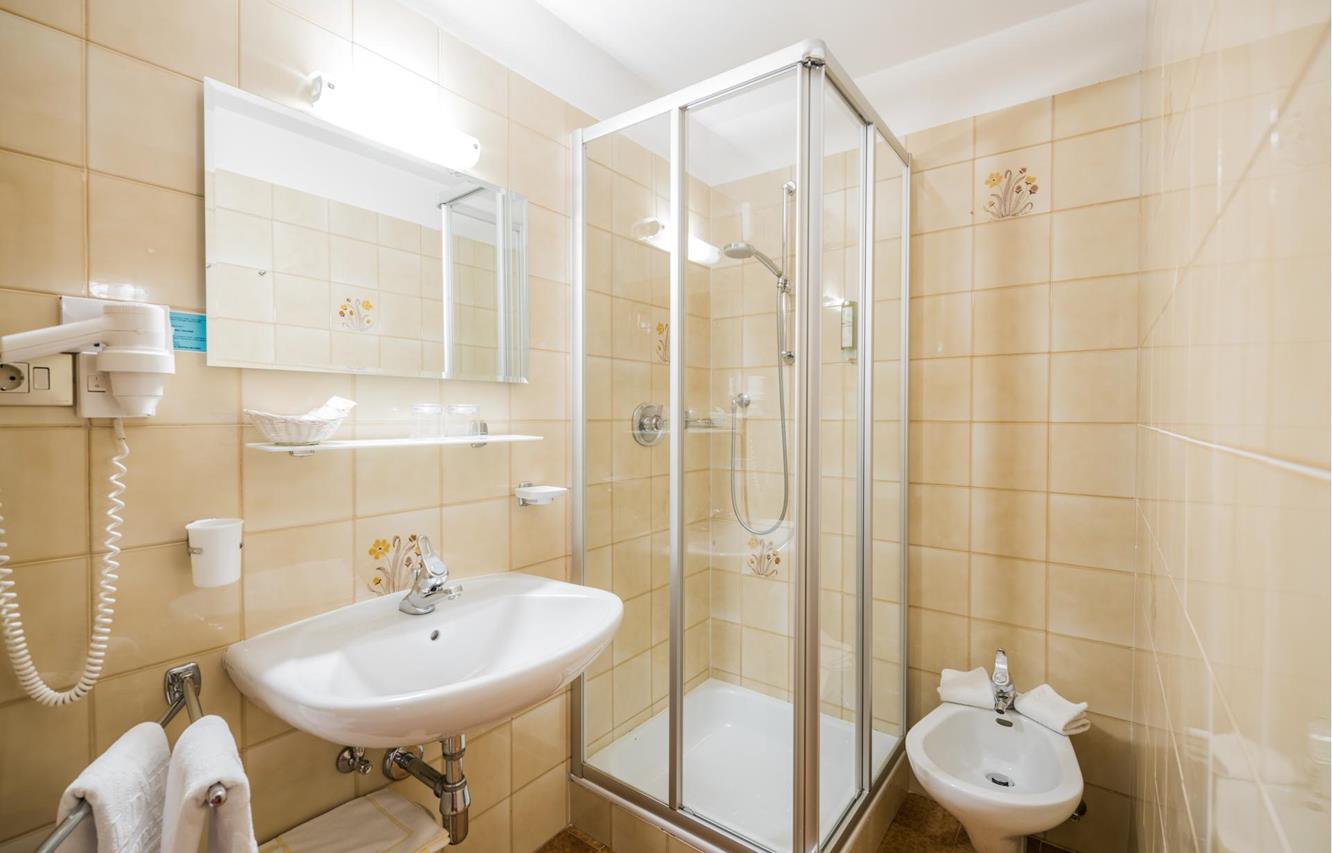 Una camera doppia nell’Hotel Waldheim – il bagno annesso